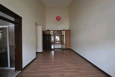 4 Bed House with En Suite at Grevillea - 3