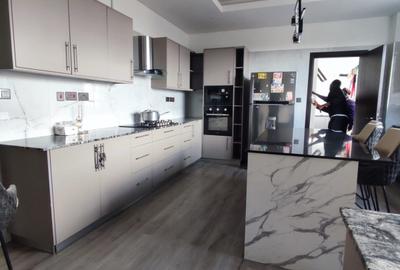 5 Bed Apartment with En Suite in Parklands - 2