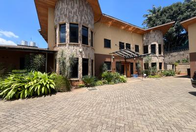 5 Bed Townhouse with En Suite at Kyuna