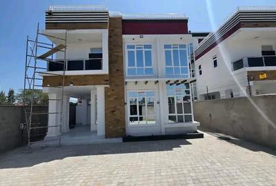 4 Bed Townhouse with En Suite in Kitengela