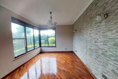 4 Bed Townhouse with Swimming Pool in Ridgeways