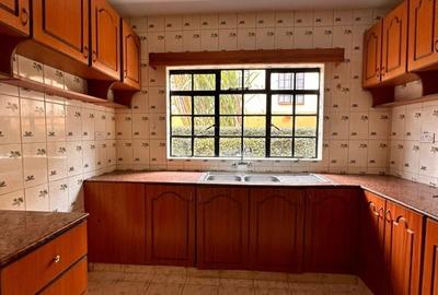 4 Bed Townhouse with En Suite at Lavington - 2