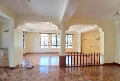 5 Bed Townhouse with En Suite at Lavington - 4