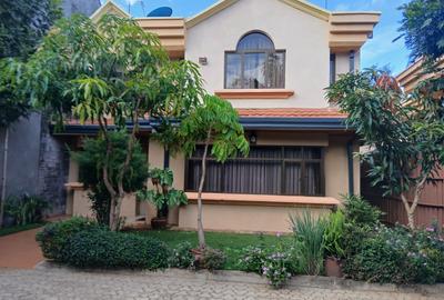 4 Bed Villa with En Suite in Runda
