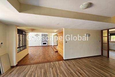 5 Bed House with En Suite in Runda