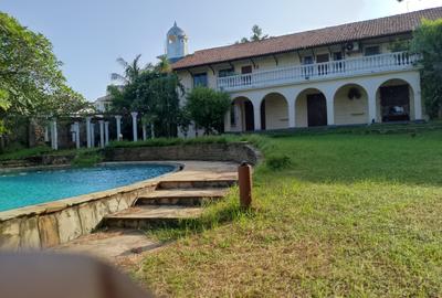5 Bed Villa with En Suite at Nyali