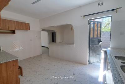 3 Bed House with En Suite at Acacia Main Road