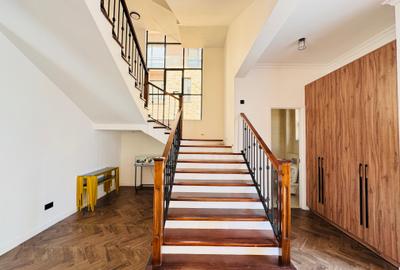 5 Bed Townhouse with En Suite at Lavington