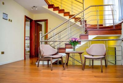 4 Bed House with En Suite at New Runda
