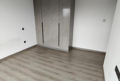 1 Bed Apartment with Gym in Riverside