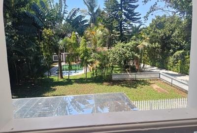5 Bed House with En Suite at Braeburn - 2