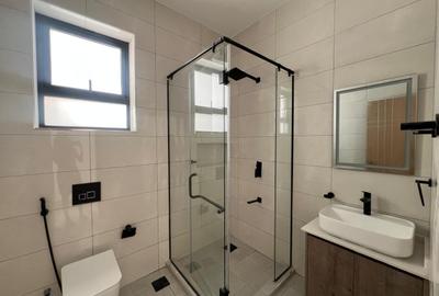 3 Bed Apartment with En Suite at Brookside Drive - 3
