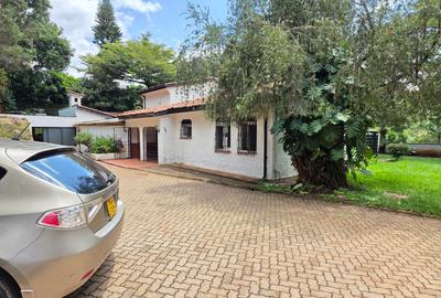 4 Bed House with En Suite at Hillview Estate. - 4