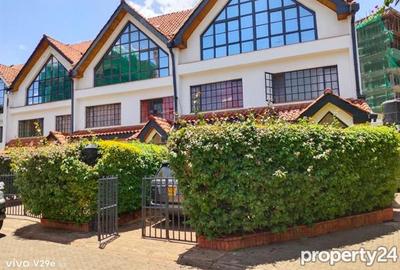 5 Bed Townhouse with En Suite at School Lane
