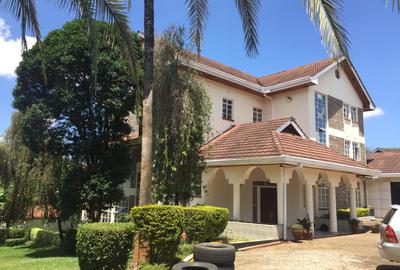 6 Bed House with En Suite in Runda