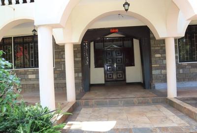 6 Bed House with En Suite in Karen