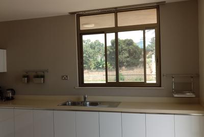 3 Bed Apartment with En Suite at Near Regal Plaza