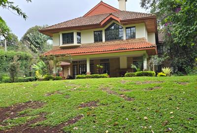 5 Bed House with En Suite at Rosslyn Park - 2