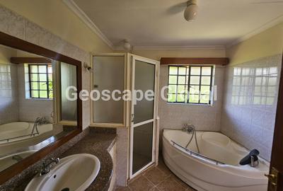5 Bed House with En Suite in Runda