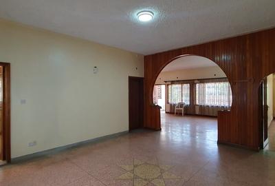 4 Bed Apartment with En Suite in Parklands - 4