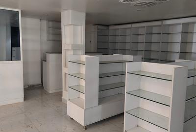 489.76 ft² Commercial Property with Service Charge Included at Rose Avenue