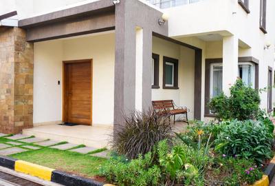 5 Bed House with En Suite in Lavington