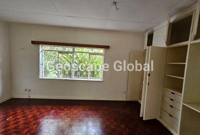 4 Bed House with En Suite in Rosslyn
