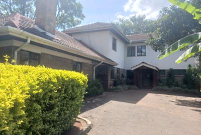 4 Bed House with En Suite at Lavington