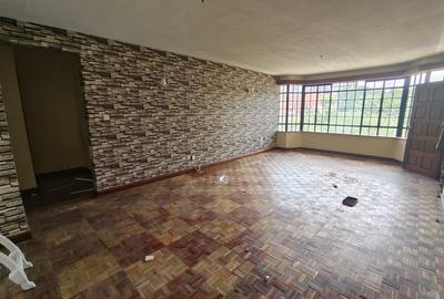 3 Bed Apartment with En Suite in Lavington
