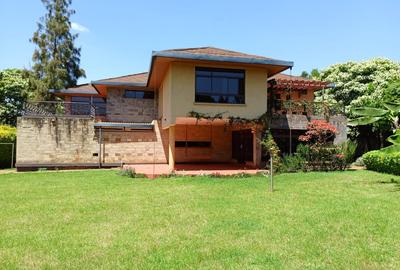 5 Bed House with En Suite in Runda