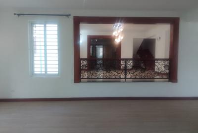 5 Bed Townhouse with En Suite in Rosslyn - 2