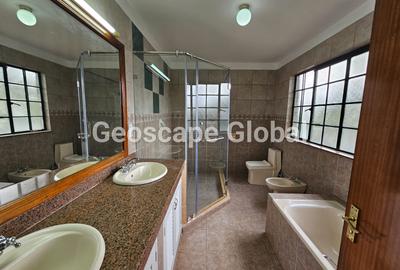 5 Bed House with En Suite in Spring Valley
