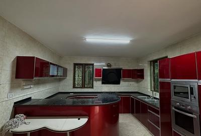 5 Bed Townhouse with En Suite in Lavington - 3