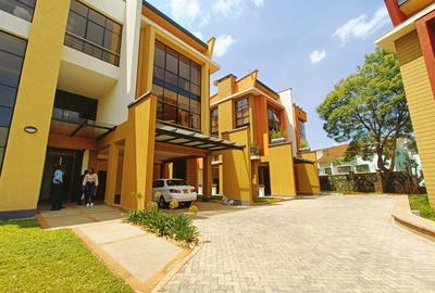 5 Bed House with En Suite in Lavington