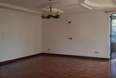 5 Bed House with En Suite in Nyari