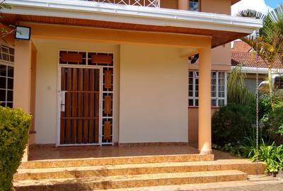 5 Bed Villa with En Suite in Runda