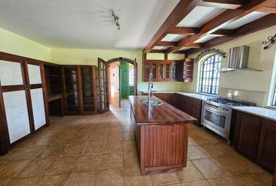 6 Bed House with En Suite in Kitisuru