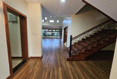 5 Bed House with En Suite in Runda - 2