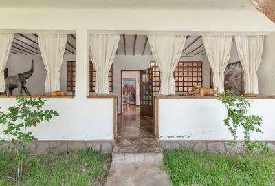 Serviced 1 Bed Apartment with En Suite in Malindi - 4