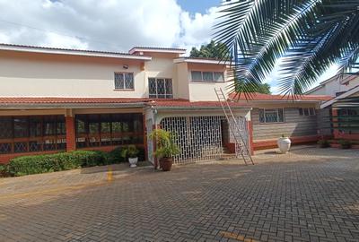 5 Bed House with En Suite in Gigiri