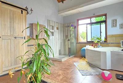5 Bed Townhouse with En Suite in Lavington