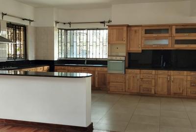 5 Bed Townhouse with En Suite at Off Peponi Road