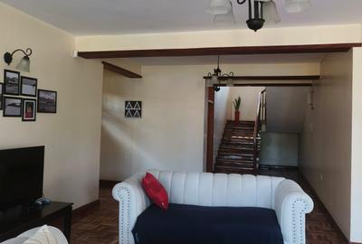 5 Bed House with En Suite in Runda - 3
