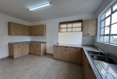 3 Bed Apartment with En Suite in Lavington