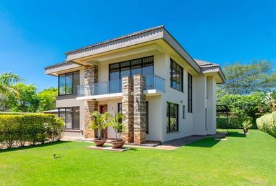 4 Bed Townhouse with En Suite in Ridgeways