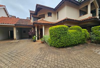 4 Bed Townhouse with En Suite in Spring Valley - 3