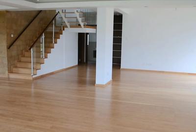 4 Bed Villa with En Suite at Alonzi Road