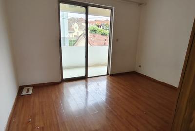 3 Bed Apartment with Swimming Pool in Kileleshwa - 4