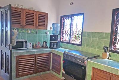 5 Bed Villa with En Suite in Watamu - 4