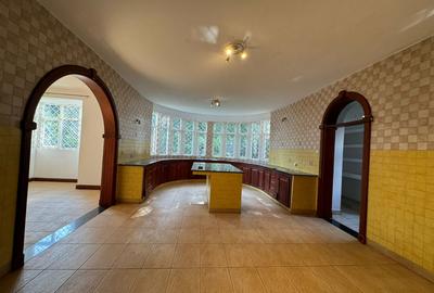 5 Bed Townhouse with En Suite in Rosslyn - 3